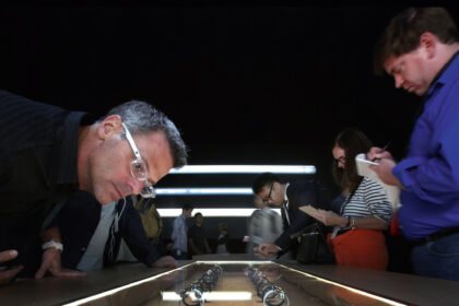 Pagaliau įvyko tai, ko technologijų pasaulis laukė pastaruosius dvejus metus, – „Apple“ pristatė išmanųjį laikrodį