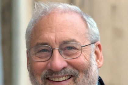 Bendrąją ES valiutą įsivedusioms narėms sekasi prasčiau nei nepriklausančioms euro zonai ir gerokai prasčiau nei JAV, kuriose ir prasidėjo minėtoji krizė.