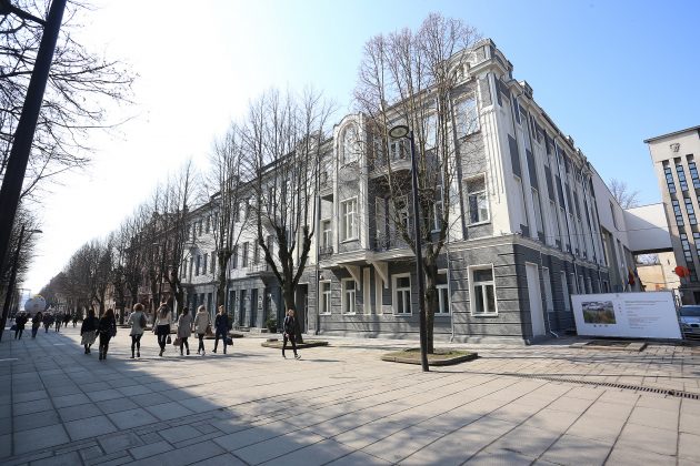 Už fasado. Rekonstrukcijos autoriai siekė išsaugoti kuo daugiau autentiškų interjero detalių. (Aliaus Koroliovo nuotr.)