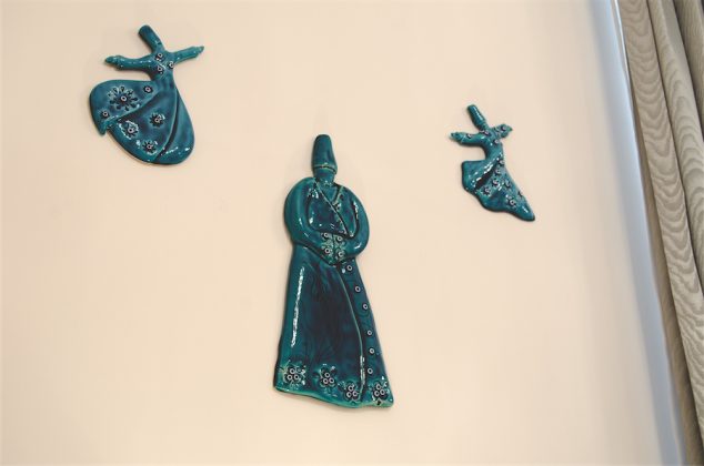 Šalies kultūrinius ir dvasinius slėpinius atspindi šokantys dervišai. Šis ritualas – unikalus UNESCO saugomo žmonijos žodinio ir nematerialaus paveldo šedevras.