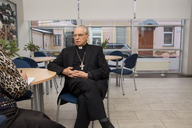 Kardinolas Audrys Juozas Bačkis turi ką papasakoti iš įdomaus ir turiningo savo gyvenimo. T. Šiaudinio nuotr. 