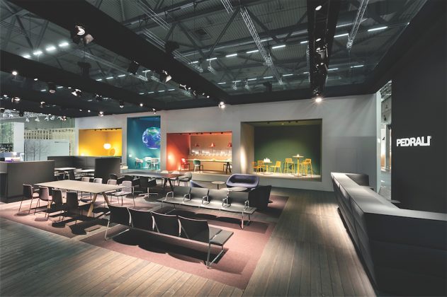 „Pedrali“ (Italija) siūlo kėdes ir stalus atviroms biuro erdvėms, o jų tėvynainiai „Fantoni“ – sistemas, padedančias atsiriboti nuo aplinkos nestatant griozdiškų pertvarų. Žymus vokiečių gamintojas