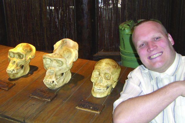 Restauratorius Romas Šimanauskas: „Senovėje meistrai pilių langus stiklindavo oru. Patalpų ir menių ekosistemą sureguliuodavo taip, kad ties statinio angomis oras būdavo suspaudžiamas į savotišką kamštį ir visai nejudėdavo. Tokie langai neduždavo, jų nereikėjo valyti, o viduje užtekdavo ir šviesos, ir šilumos“.