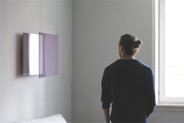 „Tinted Mirror“ – dvi plokštumos, erdvėje sukuriančios tūrinį objektą. Šis objektas, nelygu kaip apšviečiama erdvė, atrodo vis kitaip.