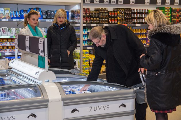 Savo pirkinių krepšį papildė ir Panevėžio meras Rytis Račkauskas.