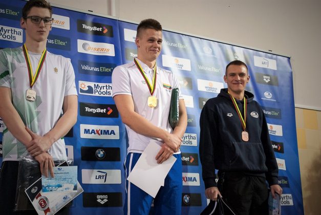 LTUswimming.com nuotr. Pirmas. D. Rapšys net penkis kartus lipo ant apdovanojimų pakylos aukščiausio laiptelio.
