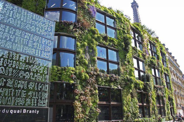 Muziejus Quai Branly. Užbaigta 2005 m. Architektas Jean Nouvel.