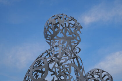 Anglų kalba vis dar yra pagrindinė verslo komunikacijos priemonė, tačiau ja galima gauti atsakymus ne į visus klausimus.