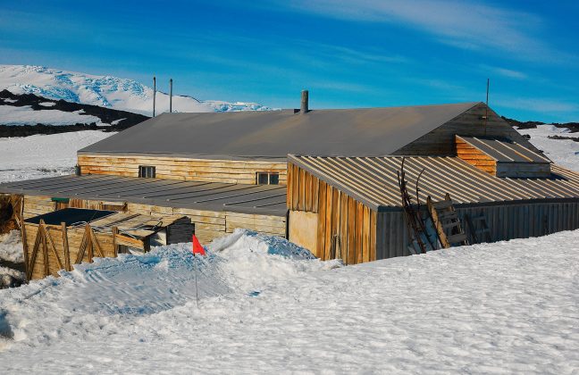 Legendos pėdsakais R. F. Scotto trobelė ant Roso šelfinio ledyno – vienas turistų lankytinų objektų.