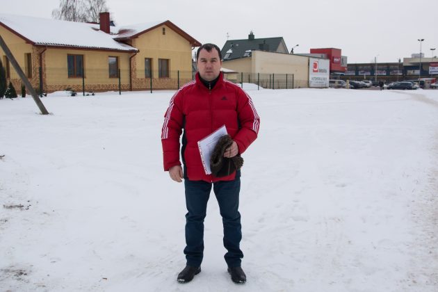 Be namų likęs Marius Dakinevičius pradeda naują gyvenimą: jam dabar tenka ieškoti ne tik naujo būsto šeimai, bet ir visų buityje reikalingų daiktų. T.Šiaudinio nuotr.