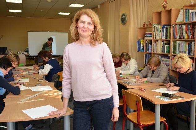 Dailės terapijos specialistė ir šios profesijos pradininkė, psichologė Aušra Šūmakarienė jau praktikoje yra išbandžiusi, kad piešimas padeda ne tik atsipalaiduoti, nusiraminti, pabėgti nuo kasdienybės, bet ir išreikšti tai, ką sunku pasakyti žodžiais.