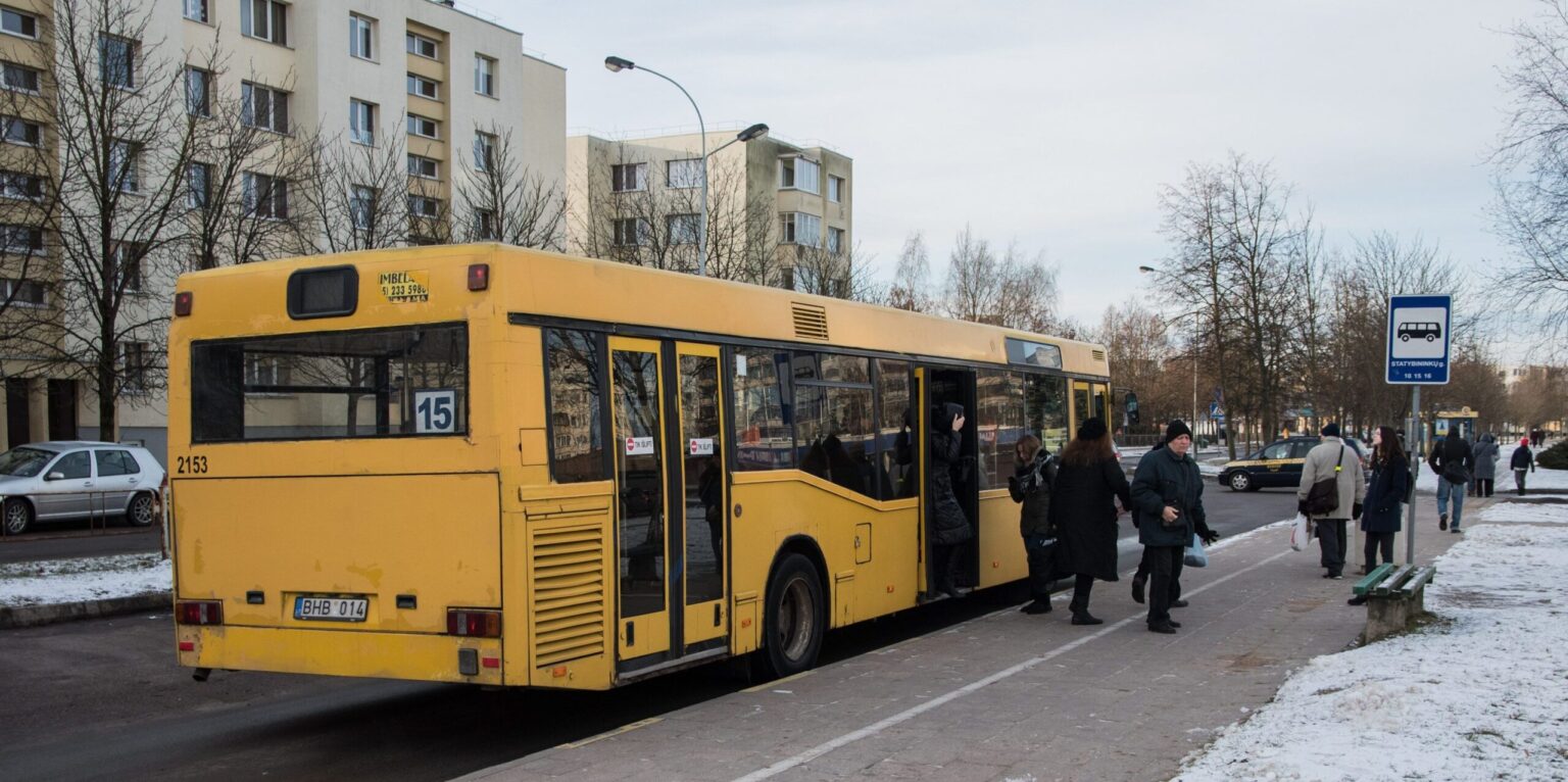 Vėlyvą vakarą išėjus papramogauti į Panevėžio centrą ar kitas pamėgtas laisvalaikio vietas gali tekti pasukti galvą, kaip grįžti į namus. Visi maršrutiniai autobusai kursuoja tik iki dešimtos valandos vakaro