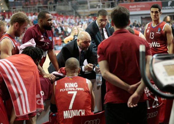 Miuncheno „Bayern“ klubui vadovauja 49-erių serbas A. Džordževičius. Kol kas klubo vadovai neturėtų būti nusivylę jo darbu: „Bayern“ Vokietijos čempionate žengia lyderių trejete, o Europos taurėje turi geras galimybes patekti į kitą etapą.