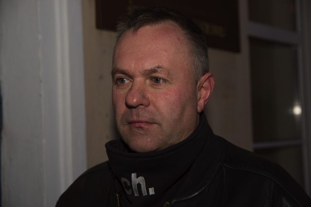 R. Braška prisipažino tikėjęsis ilgesnės eilės, tad faktas, kad teks stovėti prie lauko durų, jo nesuglumino. 