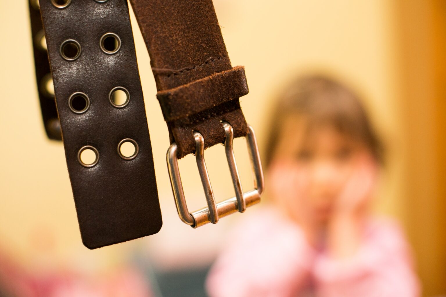 Seimas antradienį ypatingos skubos tvarka priėmė pataisas, kuriomis uždraustas visų formų smurtas prieš vaiką, įskaitant fizines bausmes.