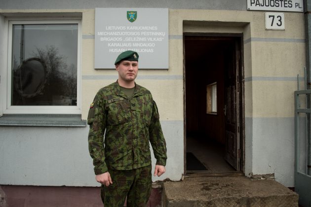 Vienas iš gelbėtojų – Karaliaus Mindaugo husarų bataliono seržantas A. Mateika