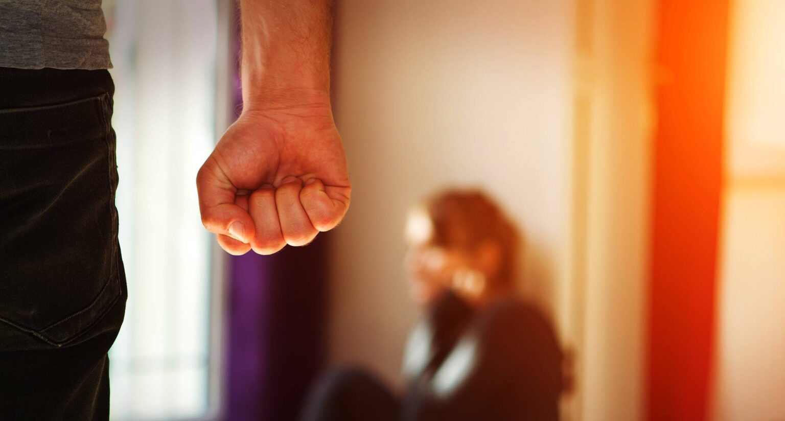 Sūnus prieš motiną, brolis prieš brolį, vyras prieš žmoną – kovos šeimoje niekaip nesiliauja. O alkoholis tik dar labiau jas pakursto.