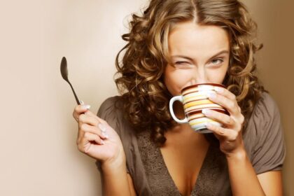 Kava. Naujausių tyrimų duomenimis, kavos mėgėjai rizikuoja mirti nuo vėžio, infarkto ar insulto ne ką dažniau nei jų kavos negeriantys bendraamžiai.