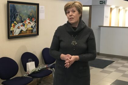 Jei norite pasigrožėti garsių pasaulio dailininkų darbais, užsukite į Panevėžio apygardos teismą. Tiesa, originalų čia neišvysite, bet jus neabejotinai sužavės meniškos žymiųjų paveikslų kopijos.