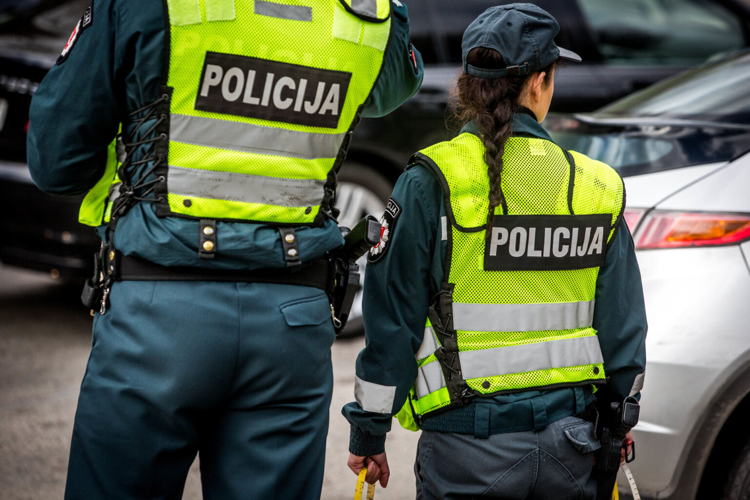 Panevėžio Skaistakalnio parke 32 metų vyras bandė pasipriešinti Panevėžio AVPK kuopos Mobiliojo būrio vyr. patruliams, spirdamas jiems į kojas.