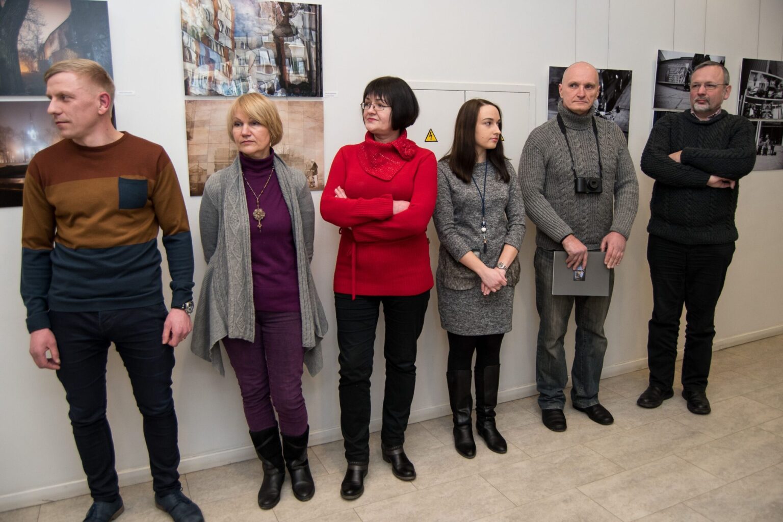 Panevėžį drąsiai galime vadinti menininkų miestu: kiekvieną savaitę čia pristatomos bent kelios naujos parodos. Naujausia – „Miestas ir miestiečiai“ – atskleidžia dažnai nepastebimas detales, į kurias dėmesį atkreipia tik įgudusi fotografo akis.