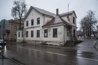 Antradienio naktį Panevėžio ugniagesiai skubėjo į Vasario 16-osios gatvę gesinti respublikinės reikšmės kultūros paveldui priklausančio pastato.