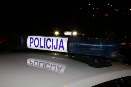 Vienam prireikė šautuvo, kitam kelnių