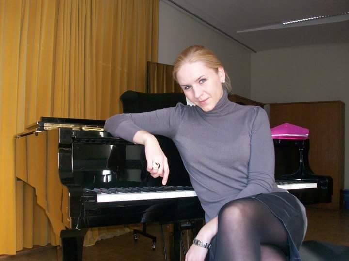 M. Tubelytė baigusi mokyklą studijavo Lietuvos muzikos ir teatro akademijoje. Vėliau mokslus krimto Hamburgo universitete. Asmeninio archyvo nuotr.