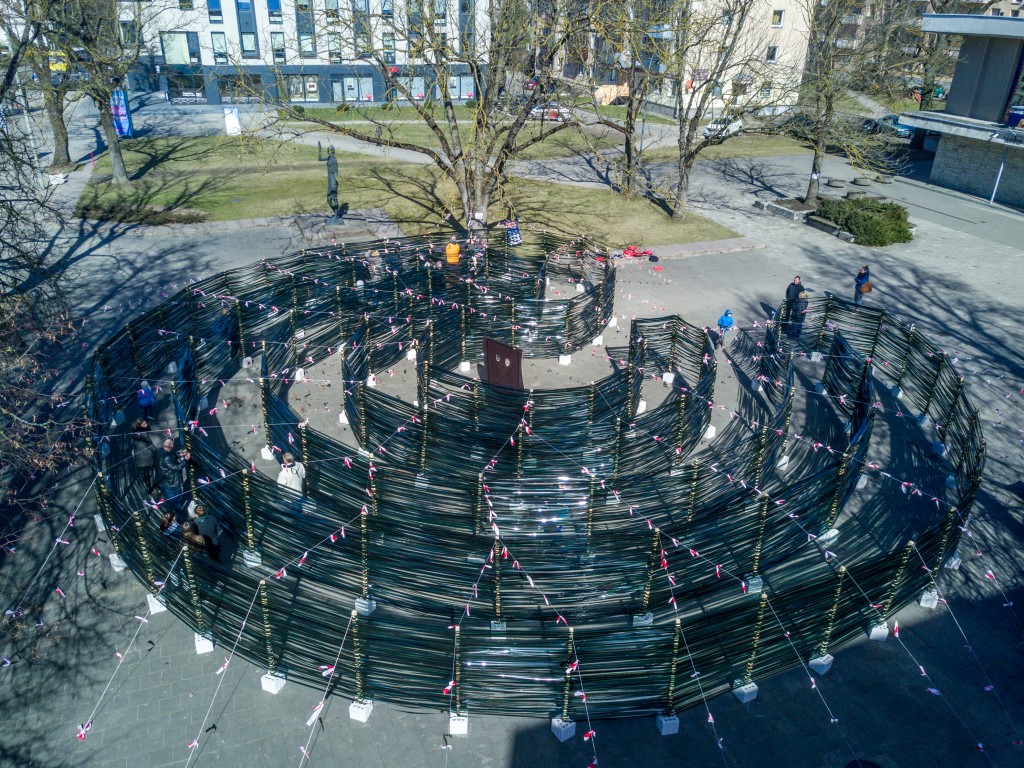 Panevėžio centre per savaitgalį išdygo unikalus meno kūrinys – senų kino juostų labirintas. Šis rekordas netruko tapti išskirtine traukos vieta.