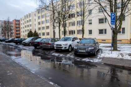 Neretai juokaujama, kad greitai Panevėžyje automobilių bus daugiau nei jų vairuotojų. Transportas ne tik teršia orą, bet ir menkina gyvenimo kokybę.