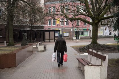 Neseniai atlikto tyrimo duomenys atskleidė, kad Panevėžio gyventojai per mėnesį vartojimo prekėms išleidžia beveik per pusę mažiau, nei sostinės gyventojai.