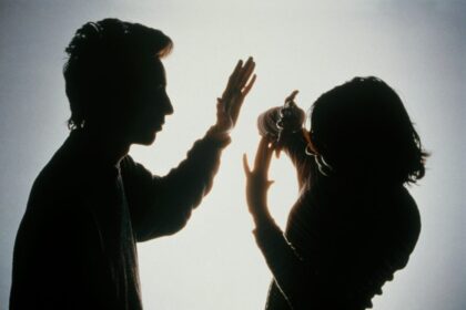 Penktadienį namuose prieš savo mamas ranką kėlė jų sūnūs.