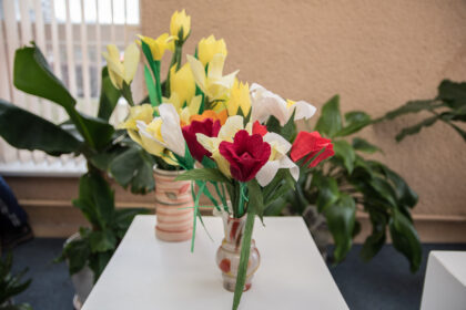 Jeigu kas mano, kad kūrybinei saviraiškai būtinos ypatingos sąlygos, pasirengimas, specialūs mokslai, – klysta.