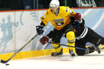 „Juodupė“ ketvirtadienį 11:4 (4:1, 3:2, 4:1) antrą kartą nugalėjo trečioje vietoje reguliariajame sezone buvusią „Hockey Punks“ komandą ir pateko į finalą.