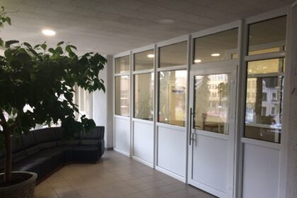 Panevėžio miesto apylinkės teisme vykdomi pertvarkos darbai – atskiriamos administracinės ir viešosios patalpos.