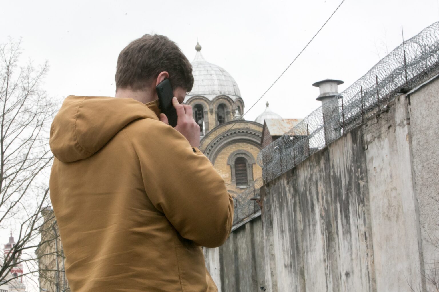 Apgavikai lengvai manipuliuoja žmonių jausmais. Nusikaltėliai puikiai žino, kad norėdami padėti artimiesiems, daugelis nepagailės nei laiko, nei pinigų.