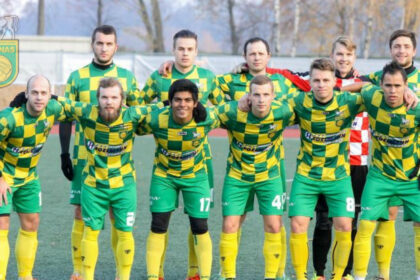 FBK „Kaunas“ klubo stovykloje nekokios naujienos. Pernai metais Pirmoje lygoje dalyvavę geltonai žali šiemet nežais jokiose Lietuvos futbolo pirmenybėse.