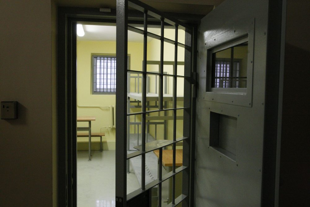 Antradienį, apie 11 val. 45 min., Panevėžio apskrities Vyriausiojo policijos komisariato areštinėje, kameroje, rastas 50-mečio suimtojo lavonas.