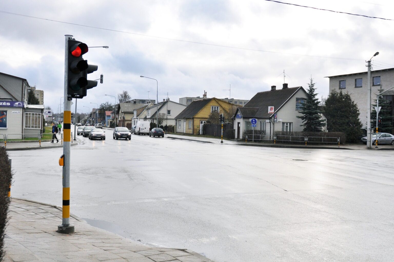 Nuo balandžio visi miesto šviesoforai veiks ištisą parą. Taigi, užsidegus raudonam signalui, teks prie sankryžos pastovėti ir naktį net ir tuščiose gatvėse.