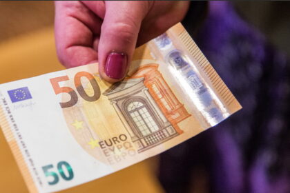 Gydytojai-apsimetėliai išviliojo pinigus Antradienio rytą sustabdyto vilkiko „Scania“ su priekaba vairuotojo pareigūnams pasiūlytas kyšis sukels jam dar didesnių nemalonumų.