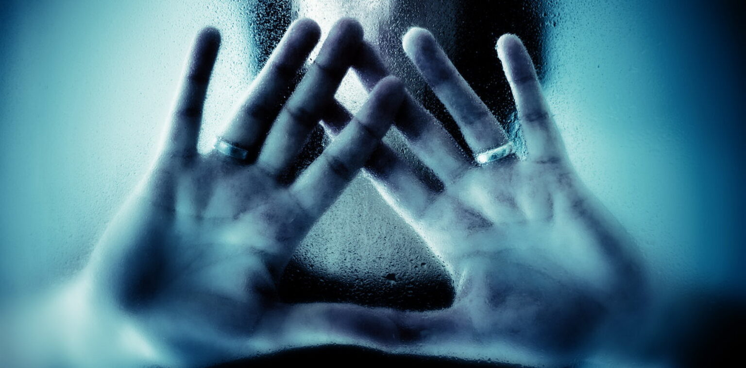 Smurtas artimoje aplinkoje net ir vaikų akivaizdoje nesiliauja.