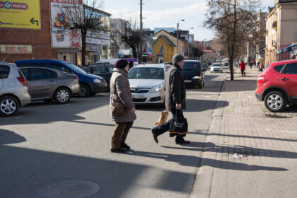 Lemiami susidūrimai skaudžiau baigiasi neatsargiems pėstiesiems, pasitikintiems jiems pirmumą suteikiančiais kelio ženklais.