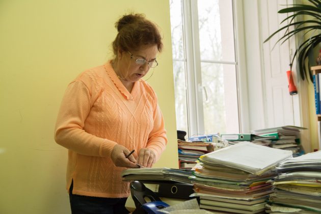 M. Marozienė pateikė dokumentus, kad jų įstaigoje esančio gręžinio vanduo atitinka kokybės reikalavimus. T. Šiaudinio nuotr.