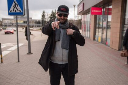 Tado Smetonio gyvenimas primena maratoną. Didžėjus, renginių vedėjas, festivalių bei blaivių vakarėlių iniciatorius, miesto kultūrinio gyvenimo budintojas.