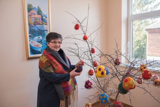 Vabalninko bendruomenės namuose surengta tautodailininkės Vitenės Repšienės margučių paroda. T. Šiaudinio nuotr.