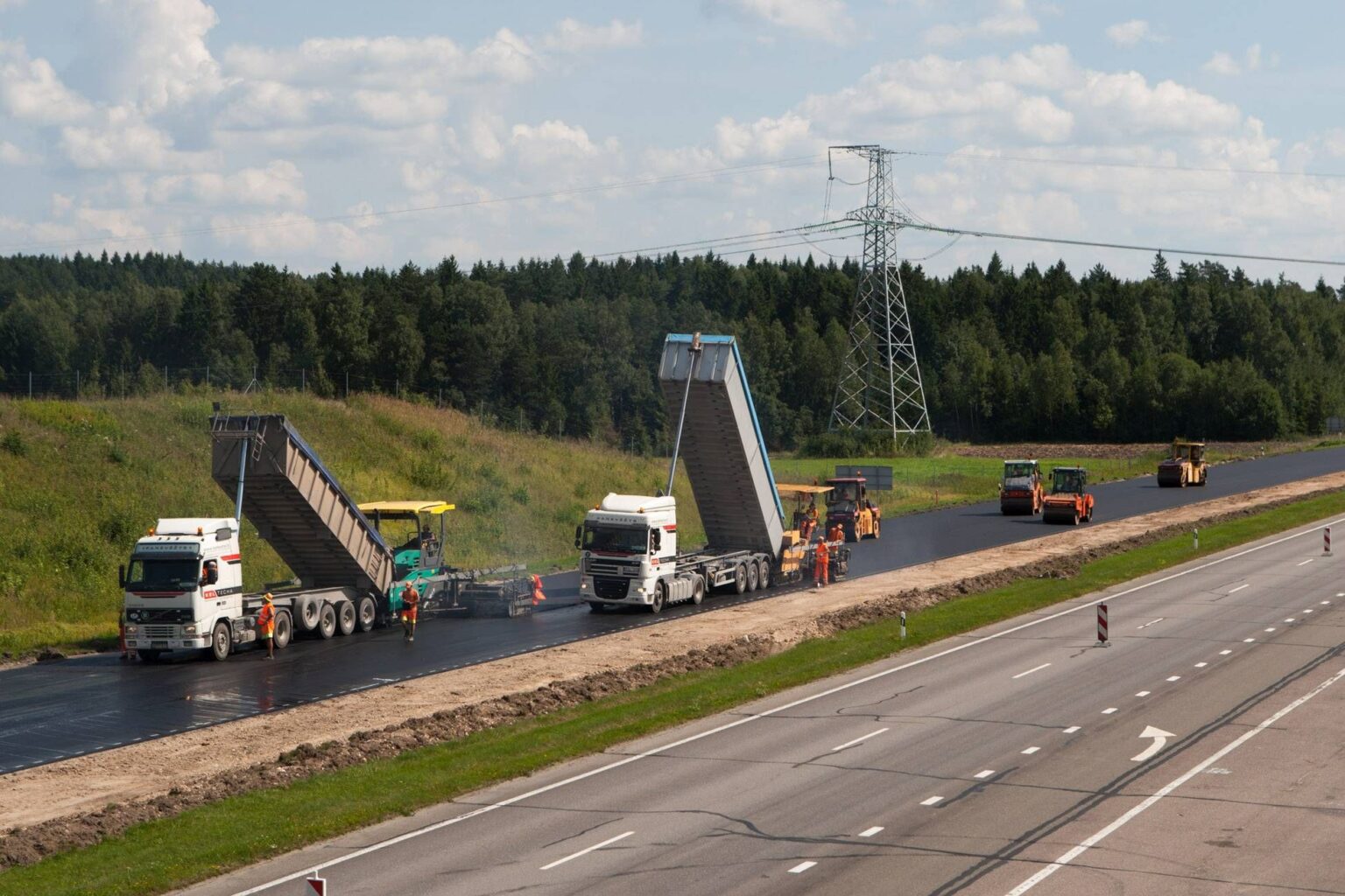 Kelininkus pareigūnai krėtė ir naktį