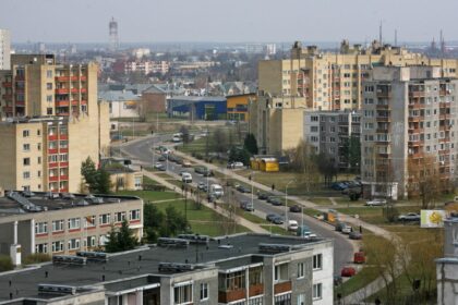 Būsto rinkos apyvarta šįmet išaugo penktadaliu. Prie to labiausiai prisidėjo butų pirkėjai didžiuosiuose miestuose, kurių aktyvumas lėmė ir kainų augimą.