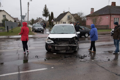 Savaitgalį solidaus amžiaus vairuotojams pritrūko atidumo.