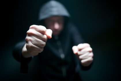 Smurto išpuoliai prieš nepilnamečius tampa tendencija. Vaikai nesaugūs namuose. Panevėžio rajono gyventojas į policiją kreipėsi dėl sumuštos dukters.