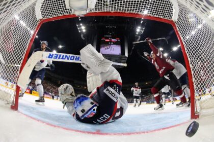 Vokietijoje Latvijos rinktinė 2:1 (1:1, 0:0, 1:0) nugalėjo Italijos ledo ritulininkus, kurie šiame čempionate lieka be pergalių.